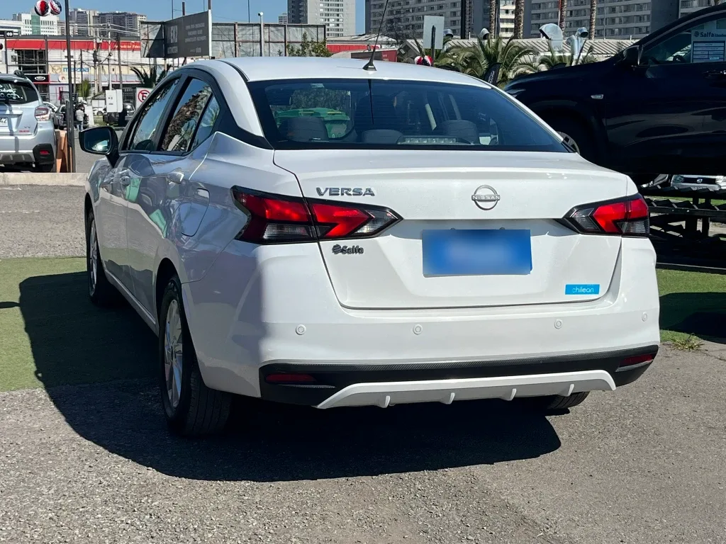 Nissan Versa 1.6 Sense 4x2 Mt 4p año 2025