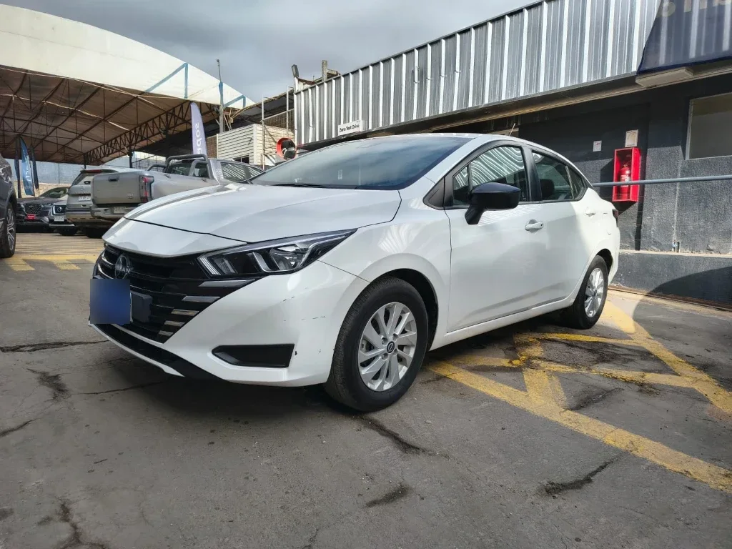 Nissan Versa 1.6 Sense 4x2 Mt 4p año 2025