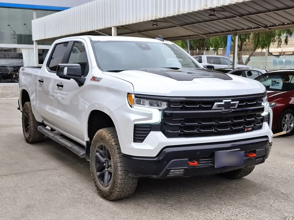 Chevrolet Silverado At10 4x4 5.3 Aut (c) año 2025