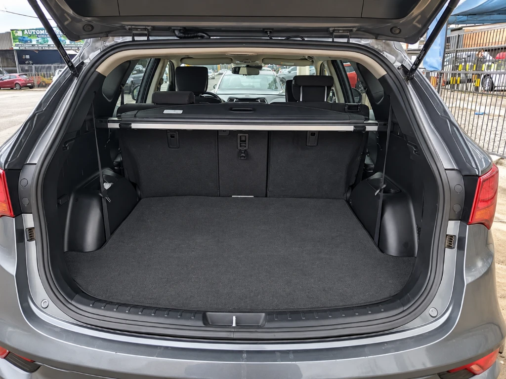 Hyundai Santa Fe 2.4 4x2 Mt 5p año 2017