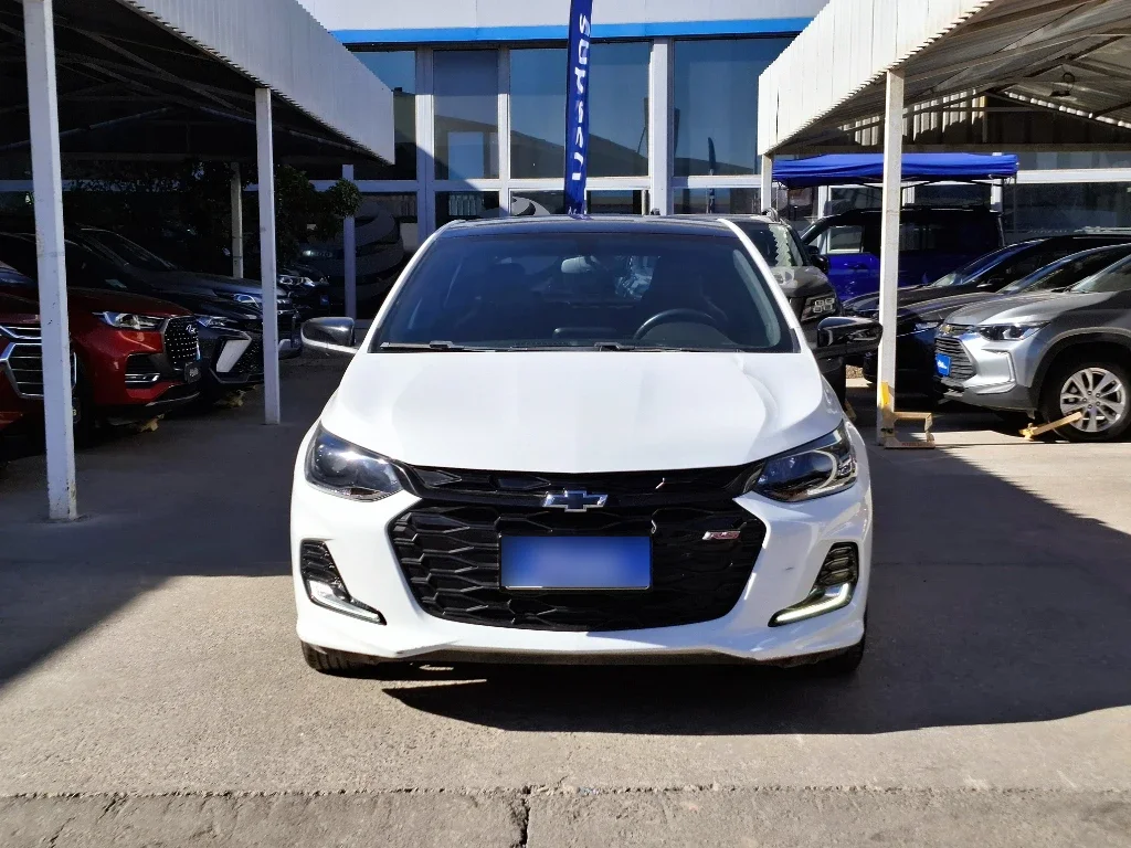Chevrolet Onix 1.0t Rs R 4x2 Hb Mt 5p año 2024