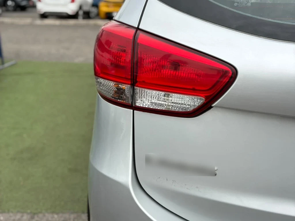 Kia Carens 2.0 Ex Dab Abs Ac Mt año 2015