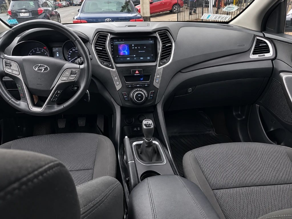 Hyundai Santa Fe 2.4 4x2 Mt 5p año 2017