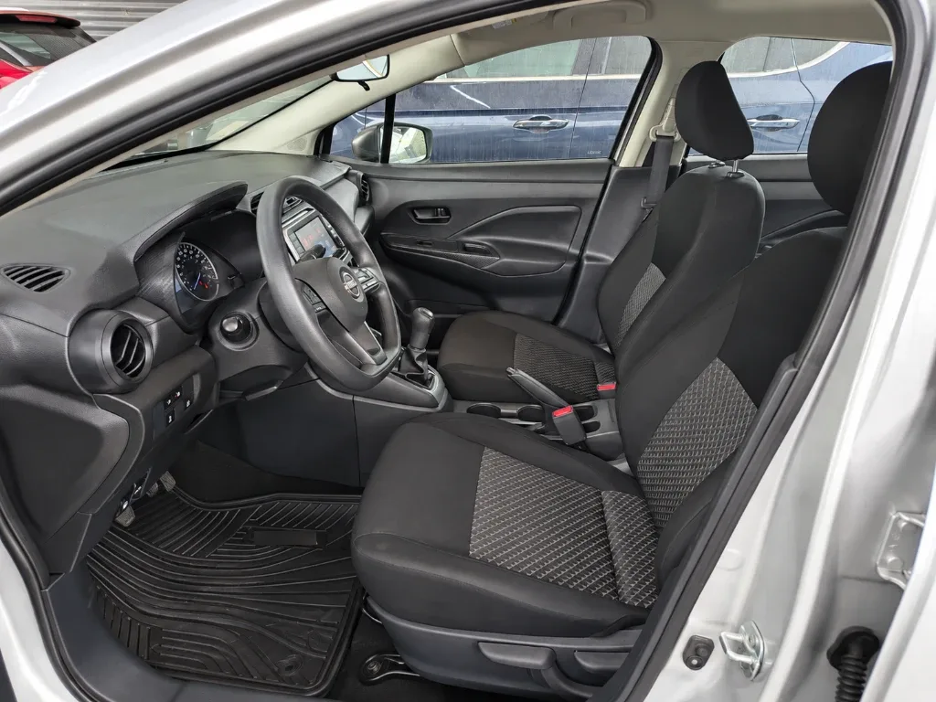 Nissan Versa 1.6 Sense 4x2 Mt 4p año 2025