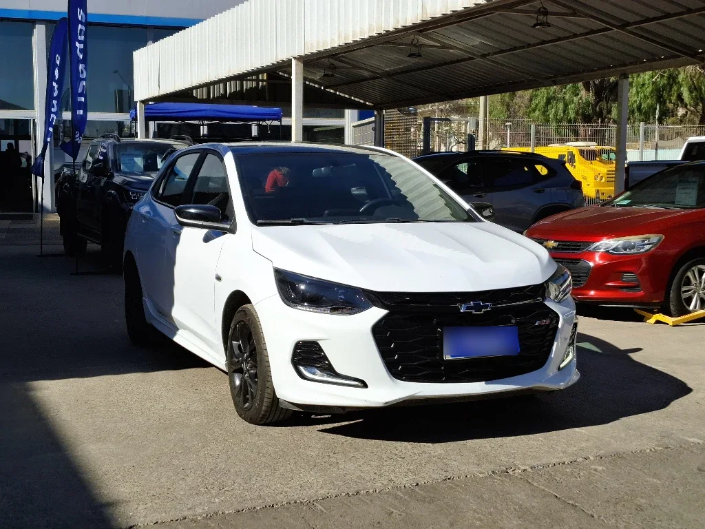 Chevrolet Onix 1.0t Rs R 4x2 Hb Mt 5p año 2024