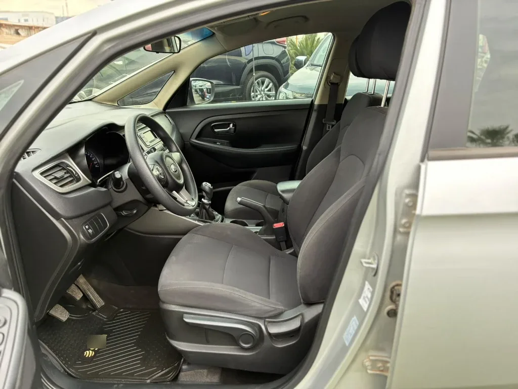 Kia Carens 2.0 Ex Dab Abs Ac Mt año 2015
