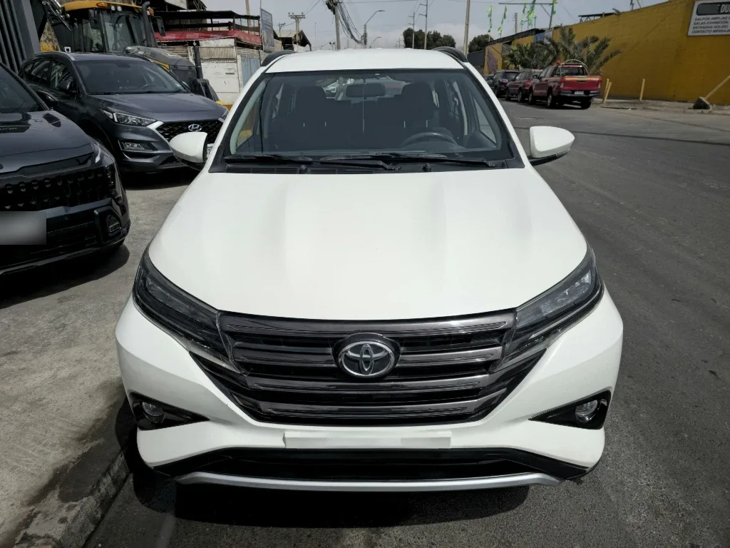 Toyota Rush 1.5 Xei 4x2 Mt 5p año 2023