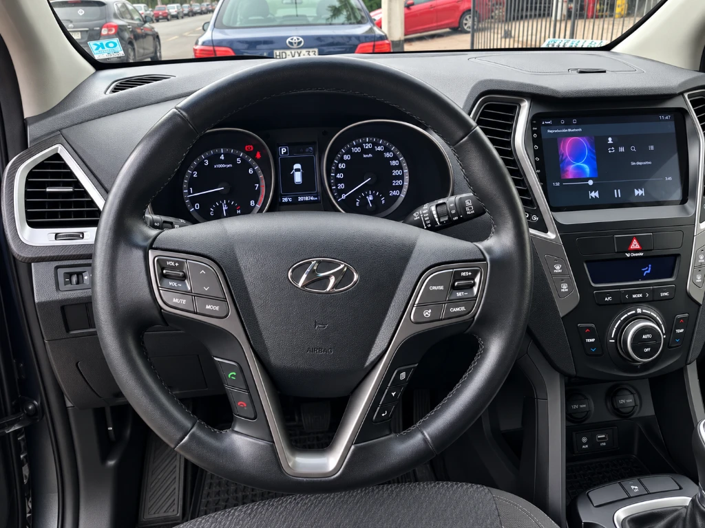 Hyundai Santa Fe 2.4 4x2 Mt 5p año 2017