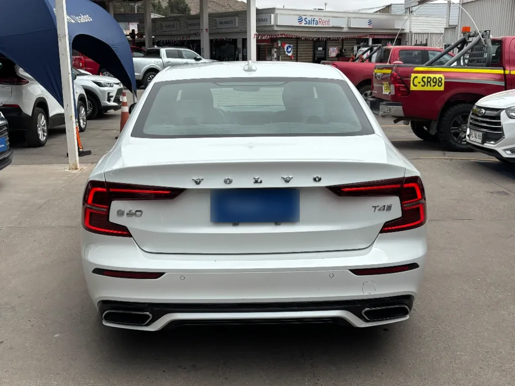 Volvo S60 2.0 T4 R-Design At año 2020