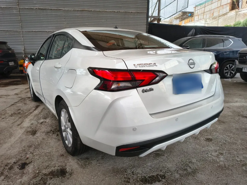 Nissan Versa 1.6 Sense 4x2 Mt 4p año 2025