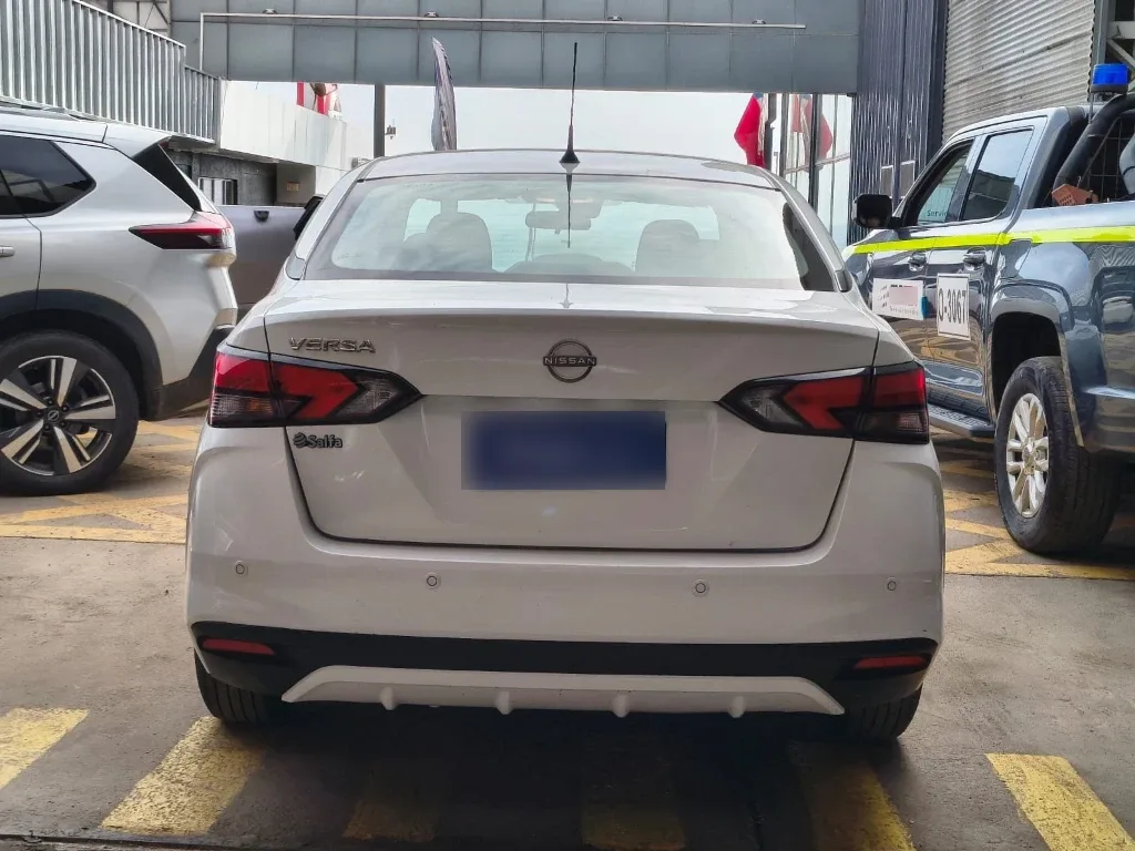 Nissan Versa 1.6 Sense 4x2 Mt 4p año 2025