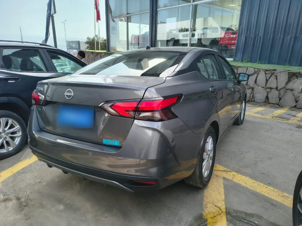 Nissan Versa 1.6 Sense 4x2 Mt 4p año 2025