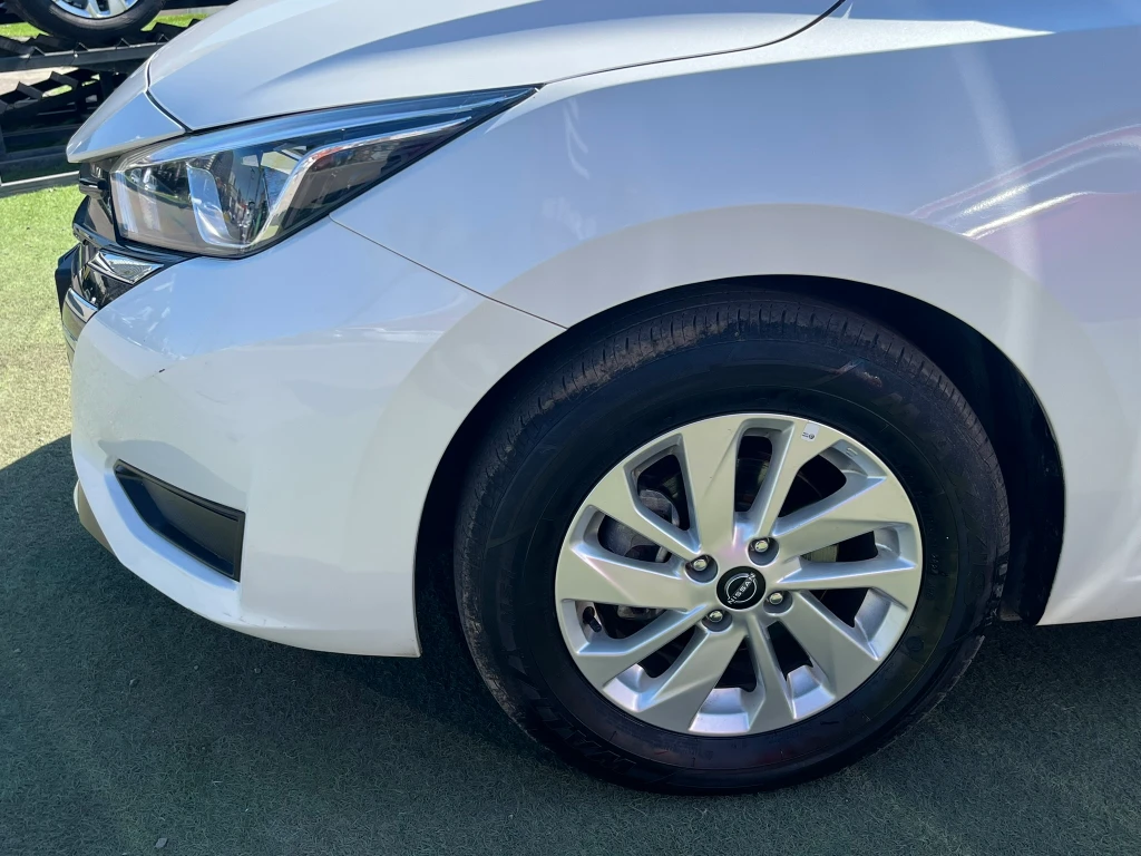 Nissan Versa 1.6 Sense 4x2 Mt 4p año 2025