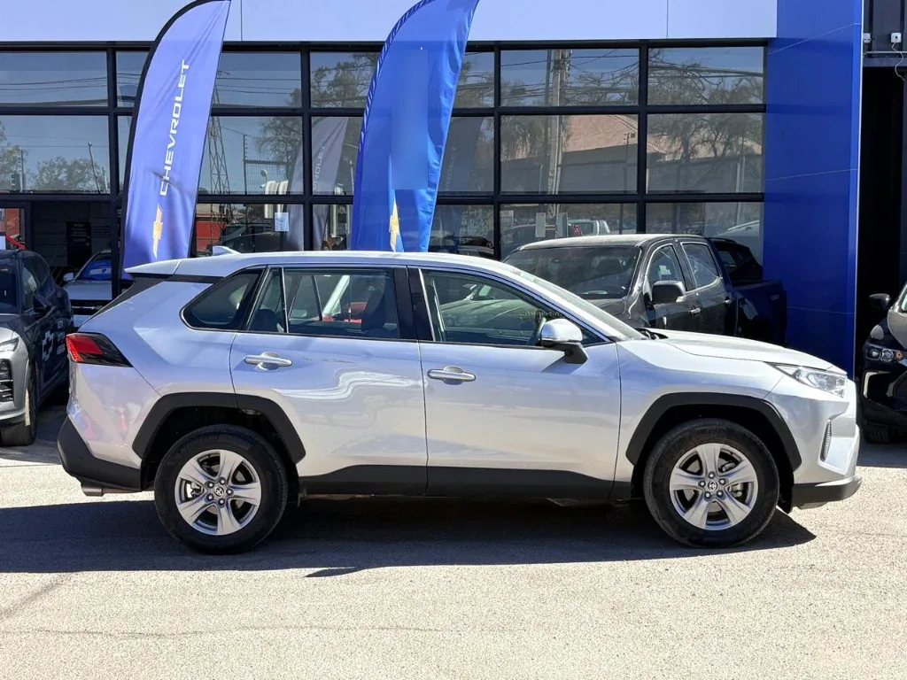 Toyota Rav4 2.0 Le 4x2 Cvt At 5p año 2023