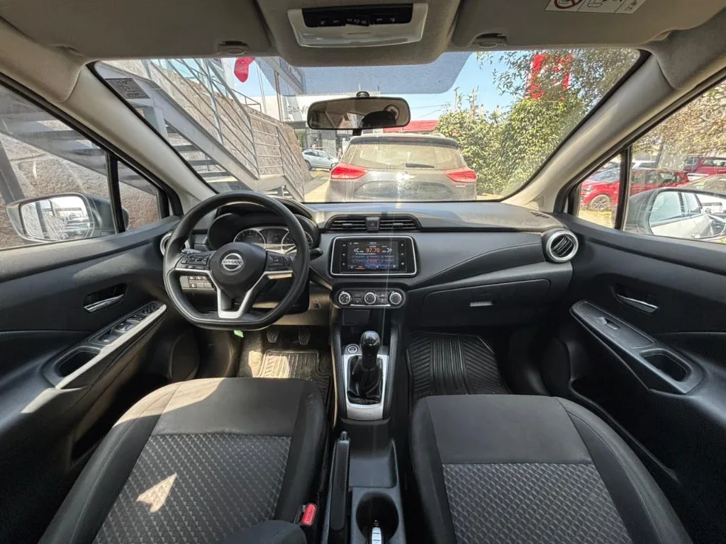 Nissan Versa 1.6 Sense 4x2 Mt 4p año 2023