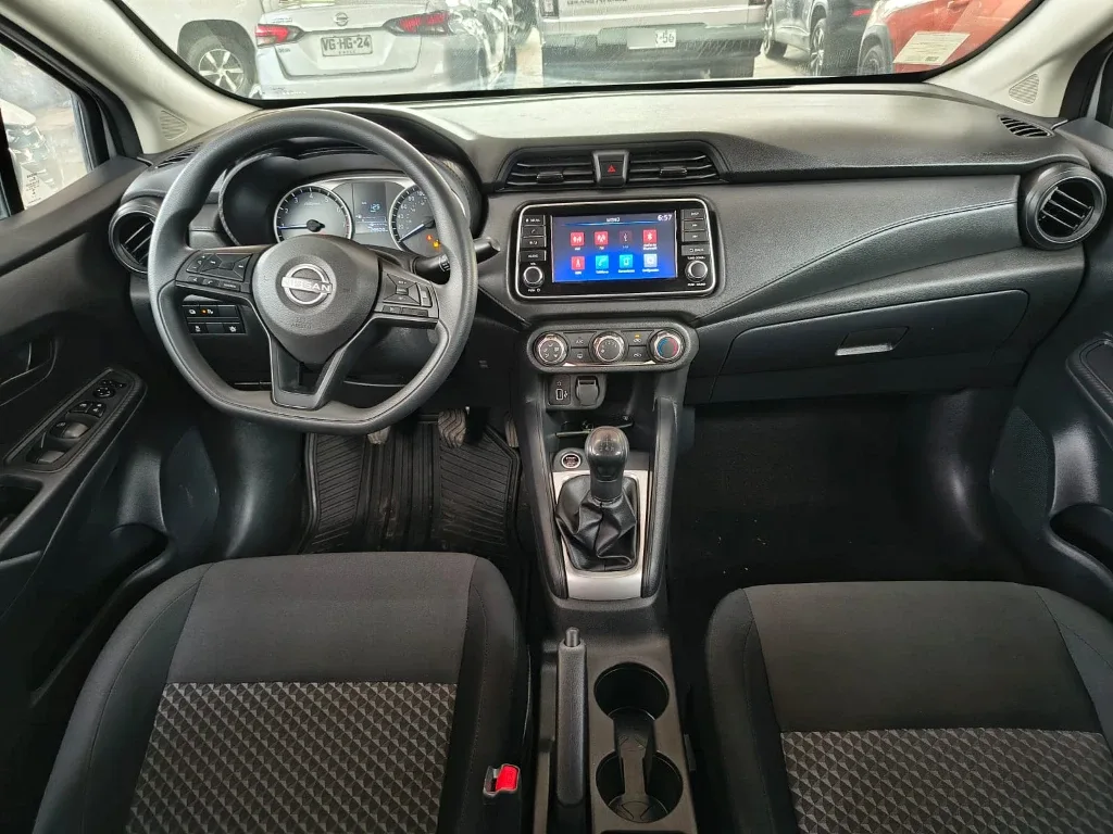 Nissan Versa 1.6 Sense 4x2 Mt 4p año 2025
