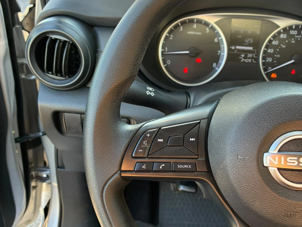 Nissan Versa 1.6 Sense 4x2 Mt 4p año 2025