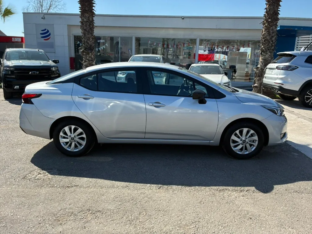 Nissan Versa 1.6 Sense 4x2 Mt 4p año 2025