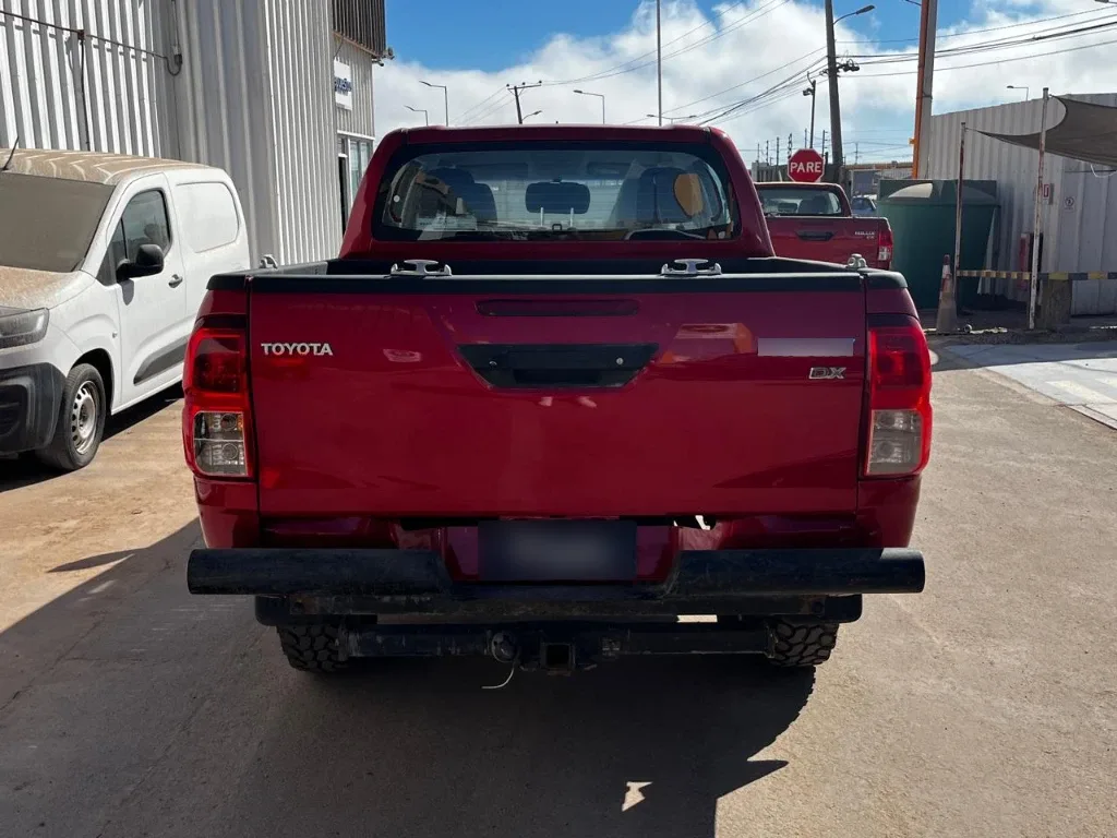 Toyota Hilux Dc 4x4 2.4 D Dx Mt año 2023