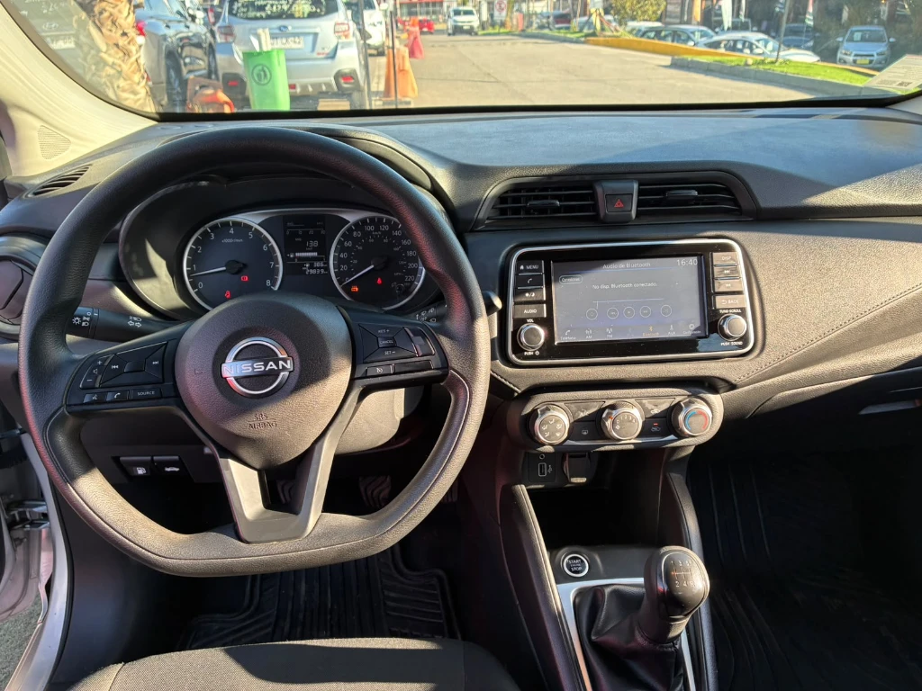 Nissan Versa 1.6 Sense 4x2 Mt 4p año 2025