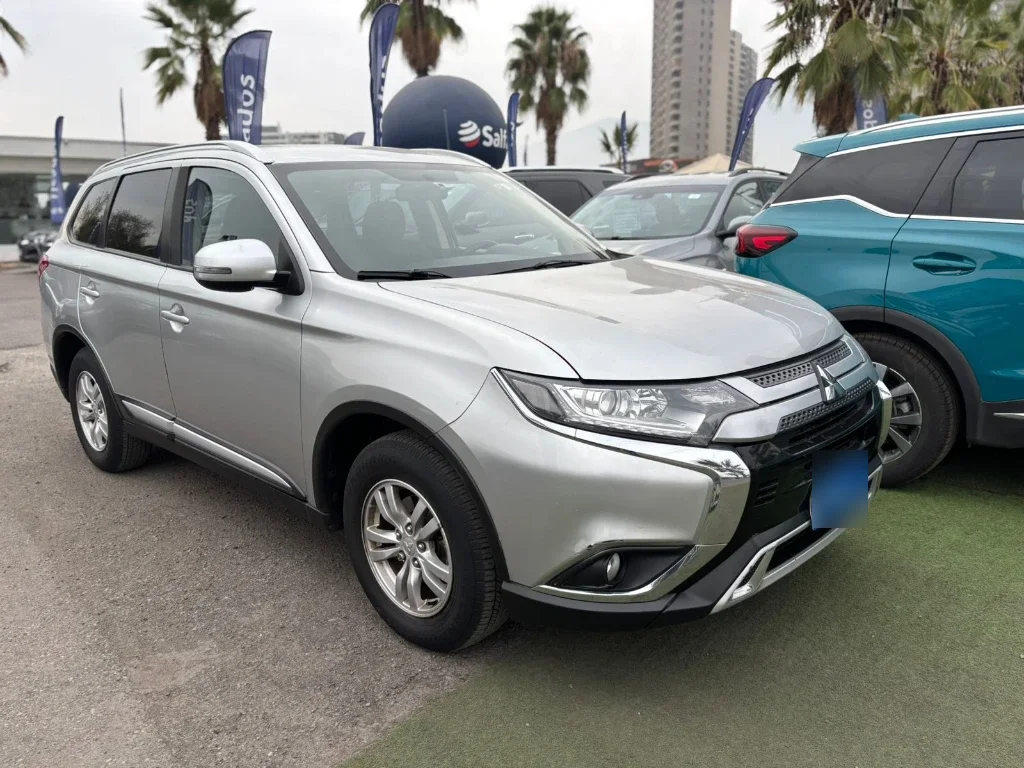 Mitsubishi Outlander 2.0 4x2 Mt 5p año 2021