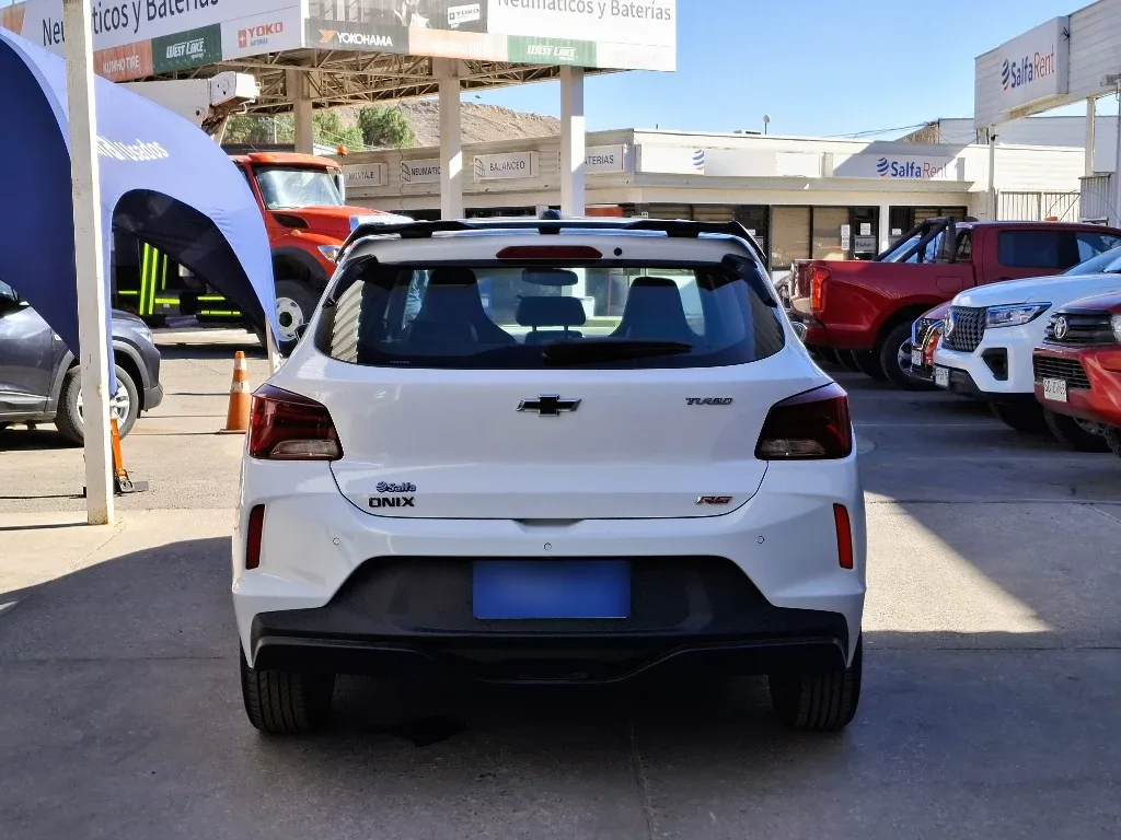 Chevrolet Onix 1.0t Rs R 4x2 Hb Mt 5p año 2024