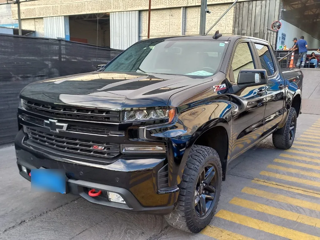 Chevrolet Silverado 5.3 Lt Trailboss Z71 4x4 At 4p año 2022
