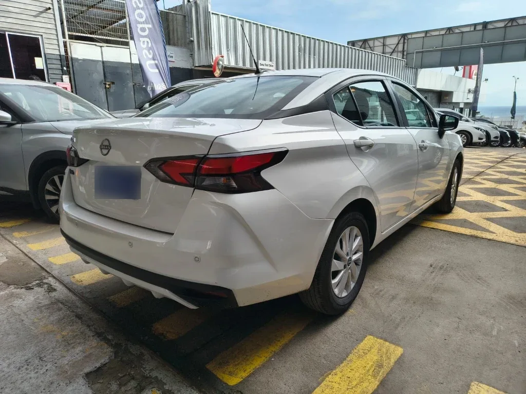 Nissan Versa 1.6 Sense 4x2 Mt 4p año 2025
