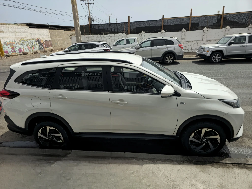 Toyota Rush 1.5 Xei 4x2 Mt 5p año 2023