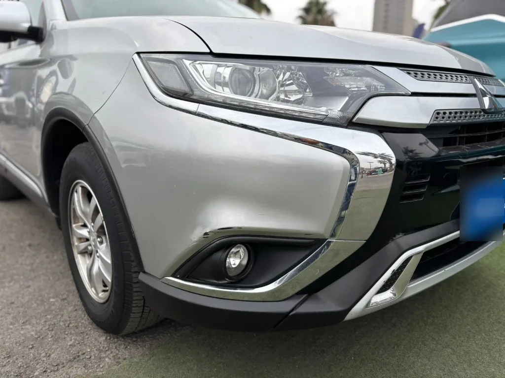 Mitsubishi Outlander 2.0 4x2 Mt 5p año 2021