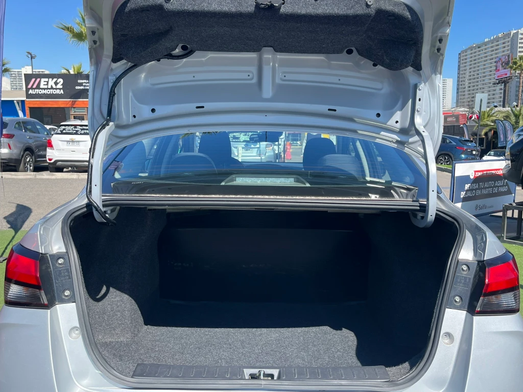 Nissan Versa 1.6 Sense 4x2 Mt 4p año 2025