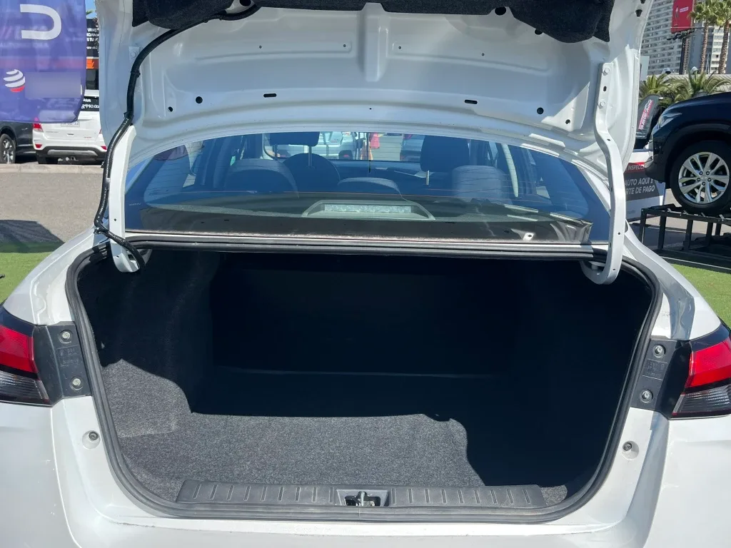 Nissan Versa 1.6 Sense 4x2 Mt 4p año 2025