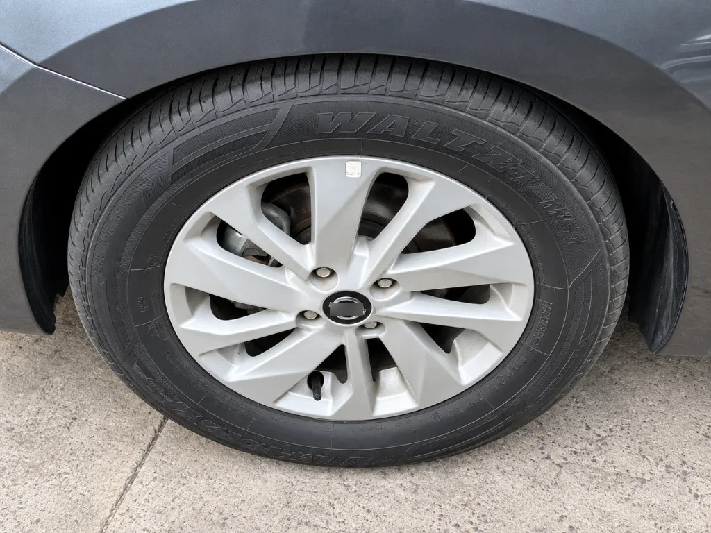 Nissan Versa 1.6 Sense 4x2 Mt 4p año 2025
