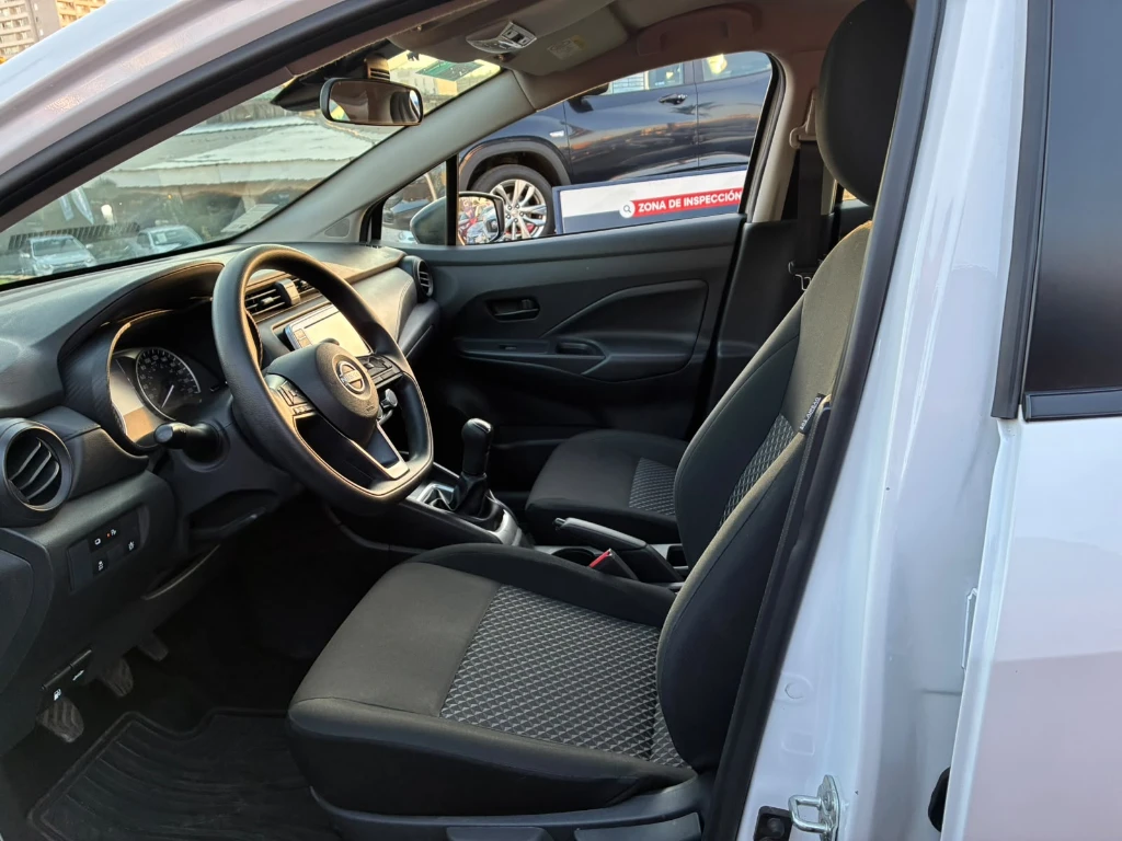Nissan Versa 1.6 Sense 4x2 Mt 4p año 2025