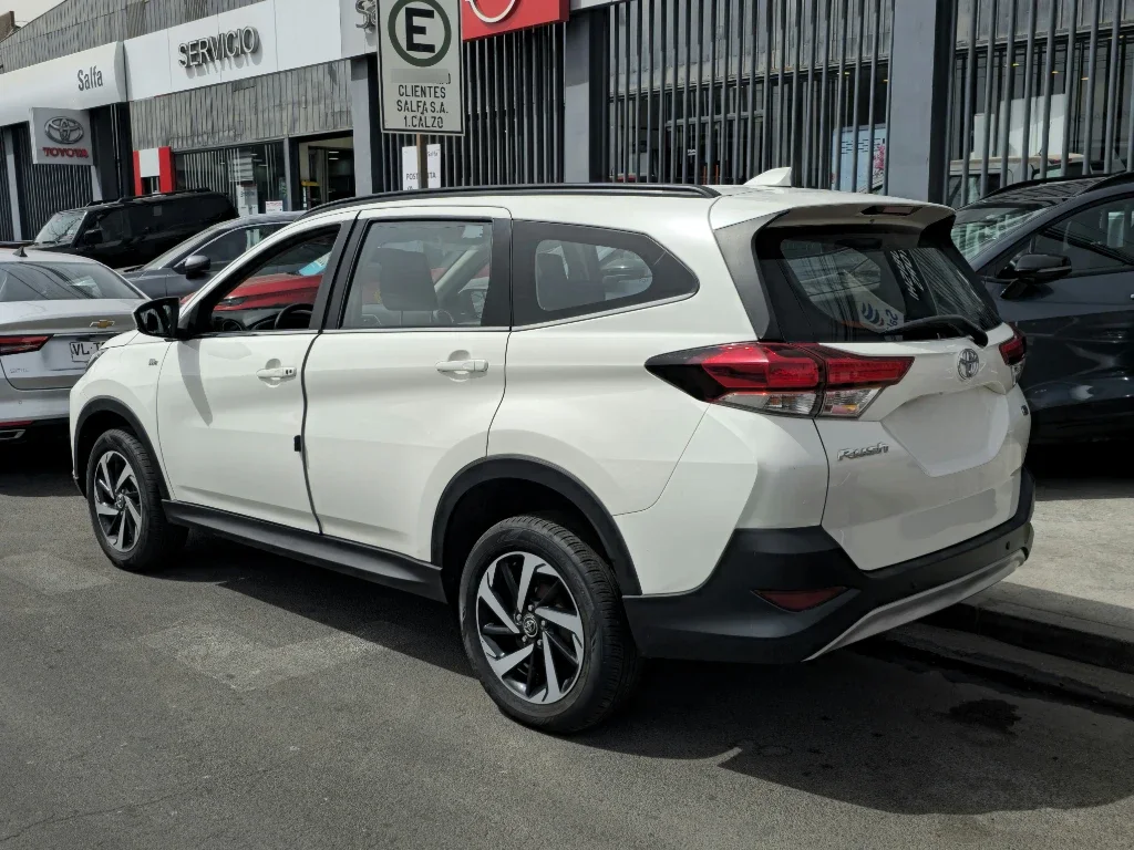 Toyota Rush 1.5 Xei 4x2 Mt 5p año 2023