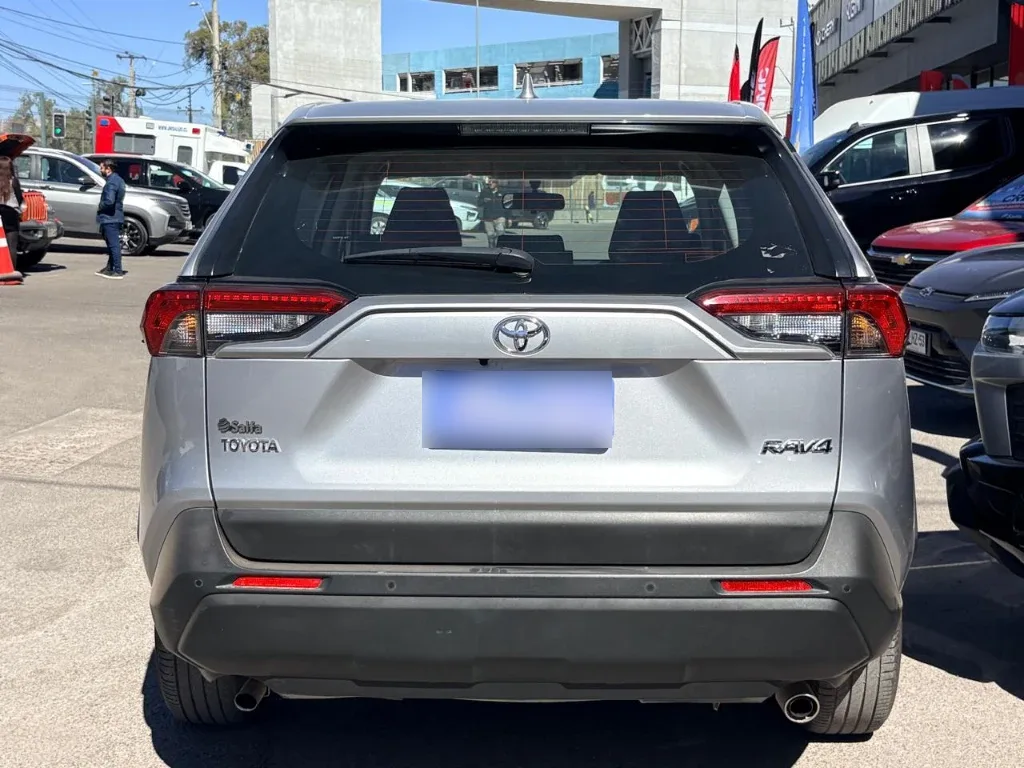 Toyota Rav4 2.0 Le 4x2 Cvt At 5p año 2023