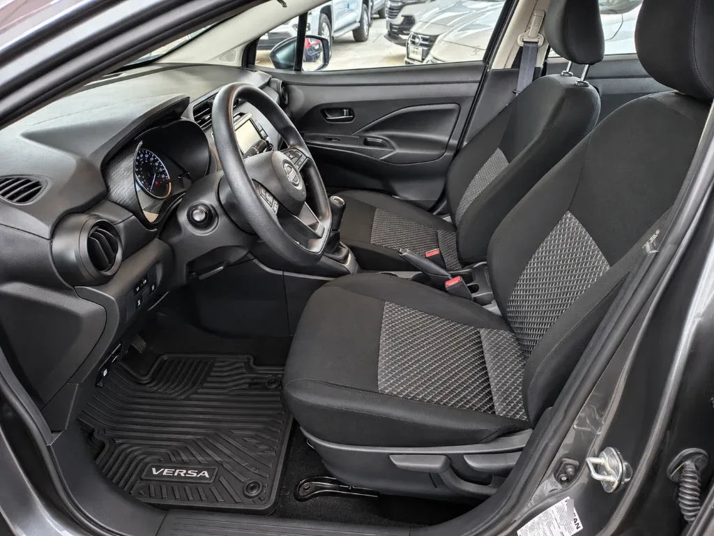 Nissan Versa 1.6 Sense 4x2 Mt 4p año 2025