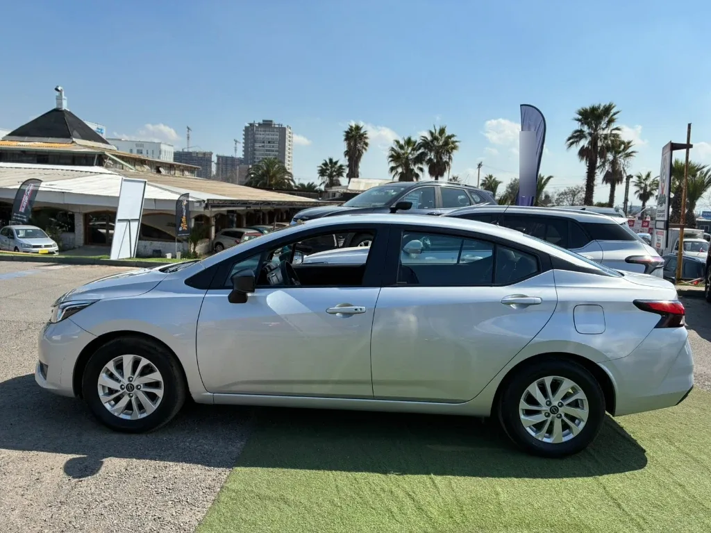 Nissan Versa 1.6 Sense 4x2 Mt 4p año 2025