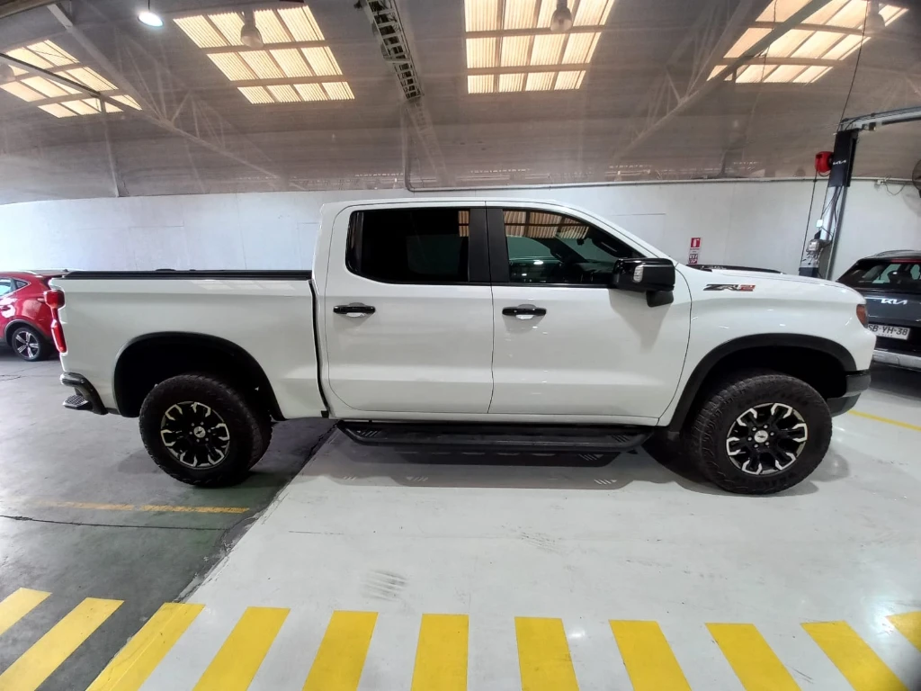 Chevrolet Silverado 6.2 Zr2 4x4 At 4p año 2023