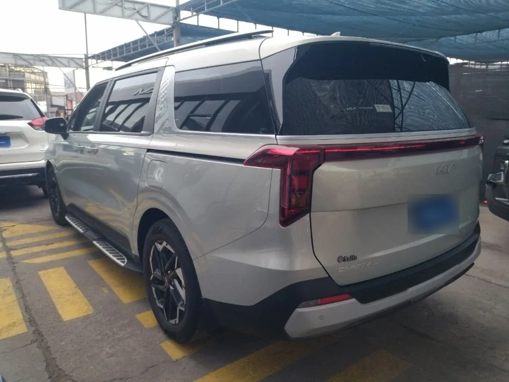 Kia Carnival 2.2 Ex Diesel 4x2 8at 5p año 2025