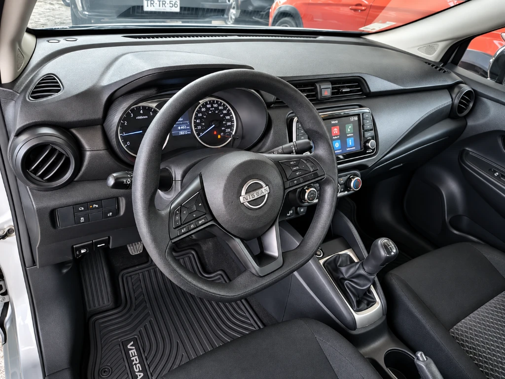 Nissan Versa 1.6 Sense 4x2 Mt 4p año 2025