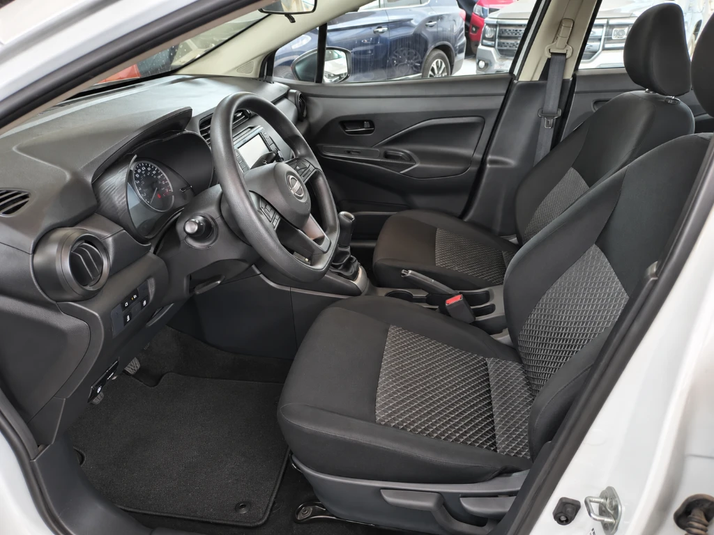 Nissan Versa 1.6 Sense 4x2 Mt 4p año 2025