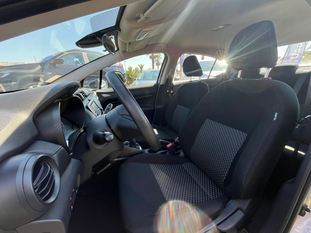 Nissan Versa 1.6 Sense 4x2 Mt 4p año 2025