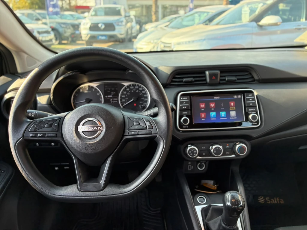Nissan Versa 1.6 Sense 4x2 Mt 4p año 2025
