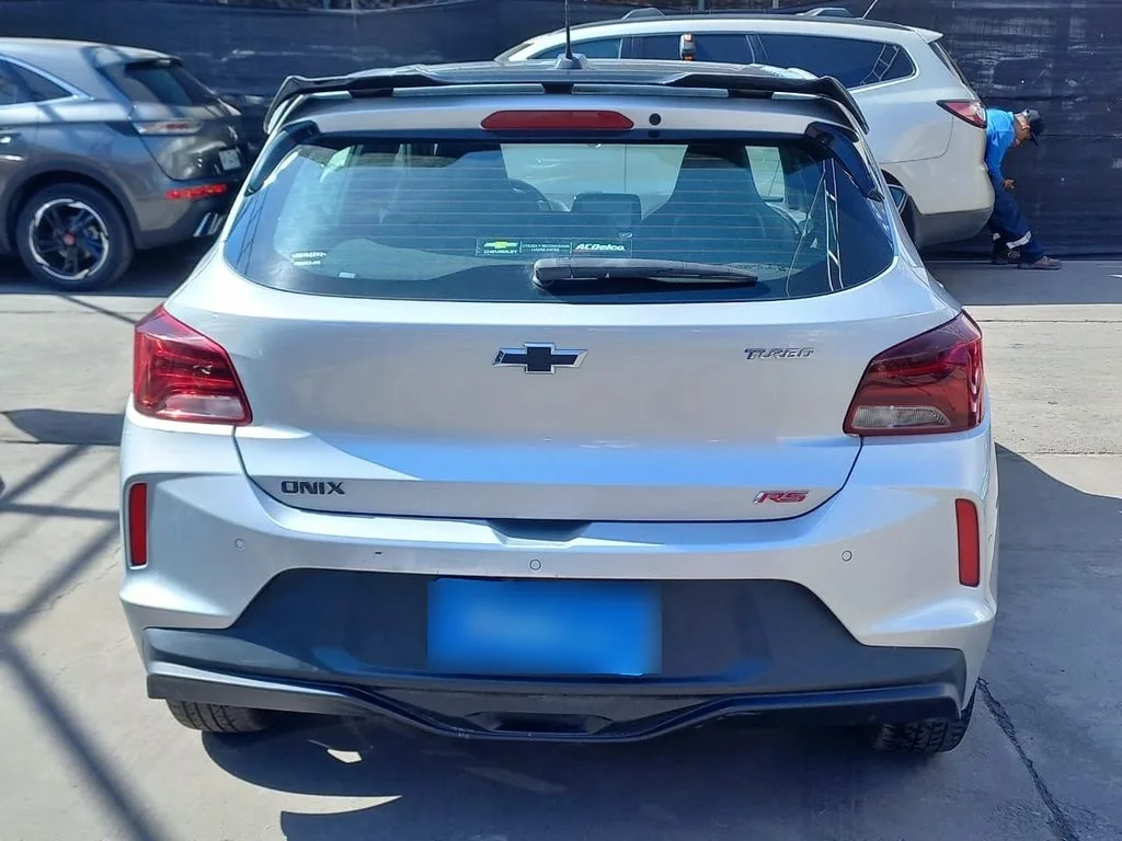 Chevrolet Onix 1.0t Rs Mt 5p año 2022