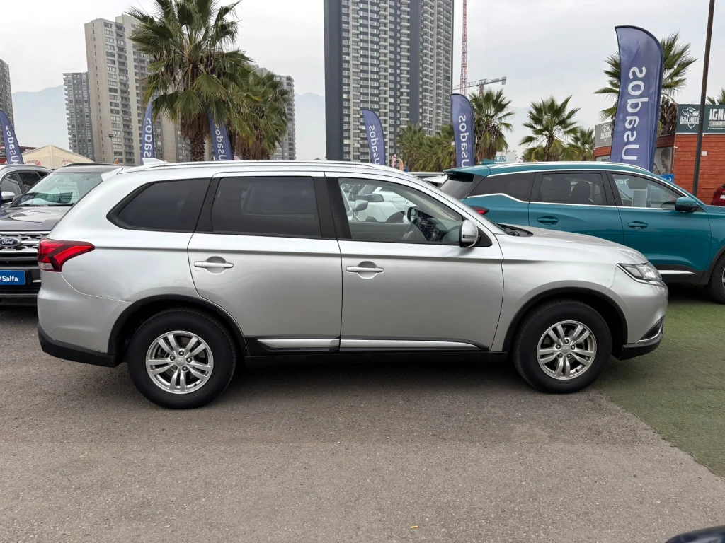 Mitsubishi Outlander 2.0 4x2 Mt 5p año 2021