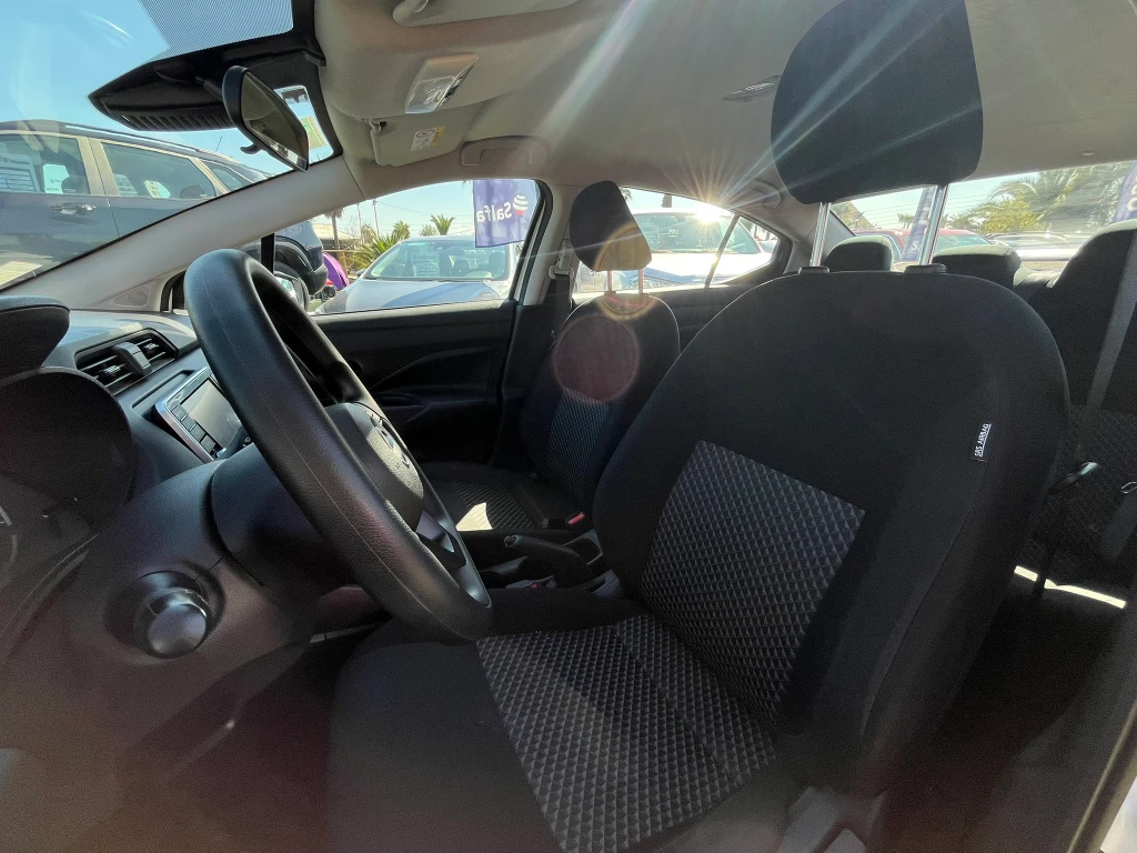 Nissan Versa 1.6 Sense 4x2 Mt 4p año 2025
