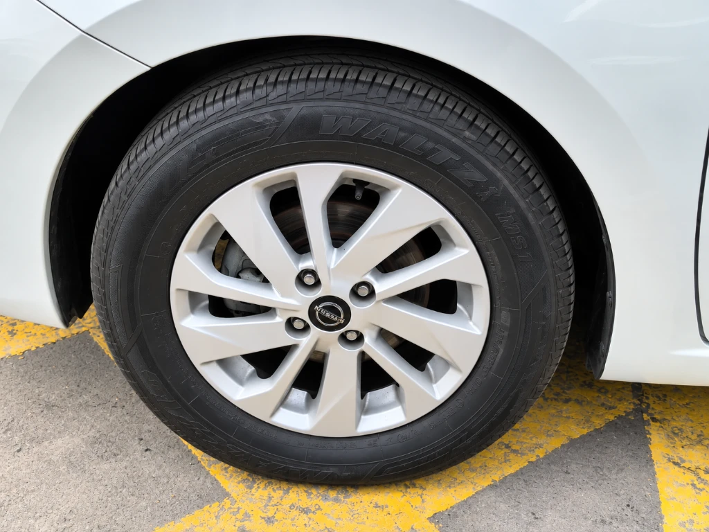 Nissan Versa 1.6 Sense 4x2 Mt 4p año 2025