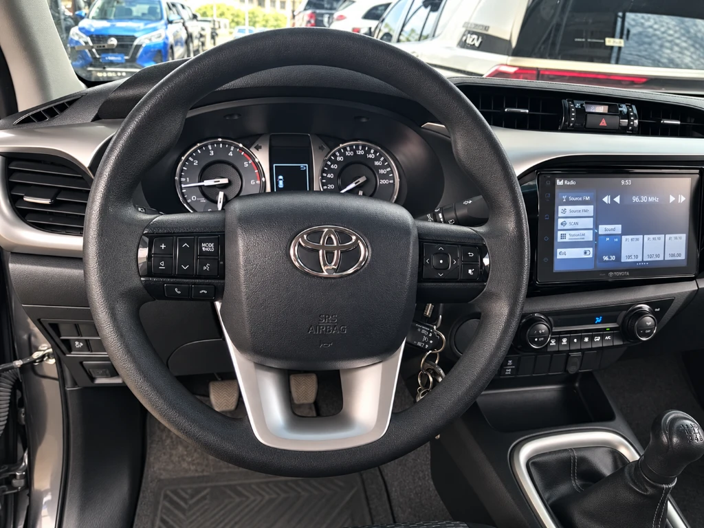 Toyota Hilux 2.4 Sr Diesel 4x2 Dob. Cab. Mt 4p año 2024