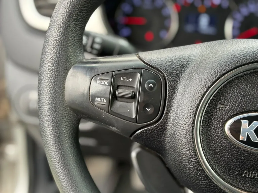 Kia Carens 2.0 Ex Dab Abs Ac Mt año 2015